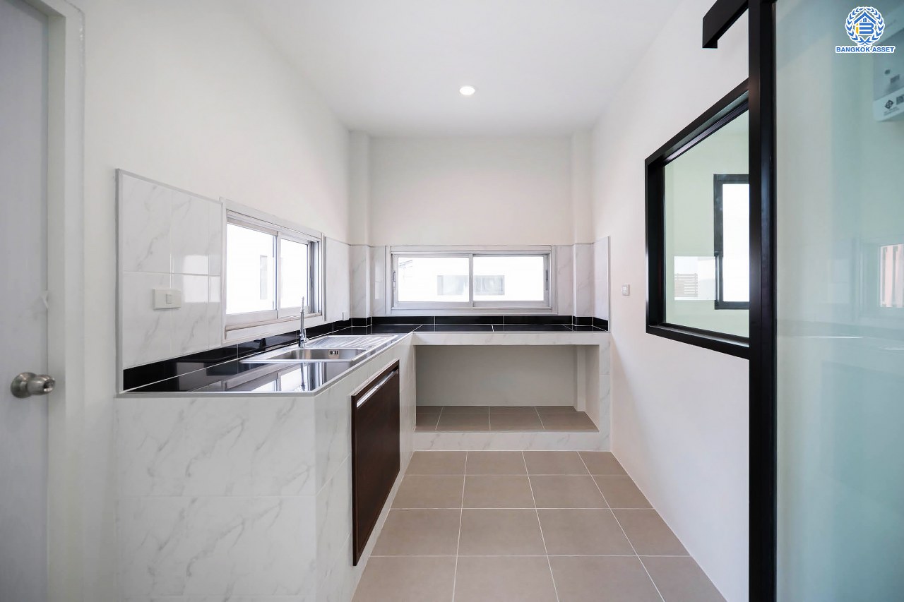 บ้านมือสองตกแต่งใหม่ โครงการ มณธานี บางแค หลังมุม ดีไซน์หรูหรา เนื้อที่ 66.6 ตร.ว. ฟังก์ชัน 3 ห้องนอน 3 ห้องน้ำ จอดรถได้ 2 คัน บนทำเลเดินทางสะดวก เชื่อมต่อหลายเส้นทาง ใกล้เดอะมอลล์บางแค ทางด่วน "กาญจนาภิเษก" และรถไฟฟ้า "สถานีหลักสอง"